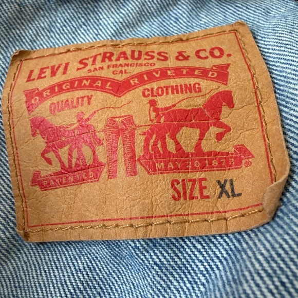 Levi's trucker denim jacket with a distressed look - Picture 4 of 5